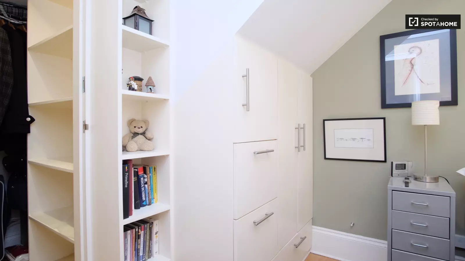 Flat Thurlow Road in Greater London