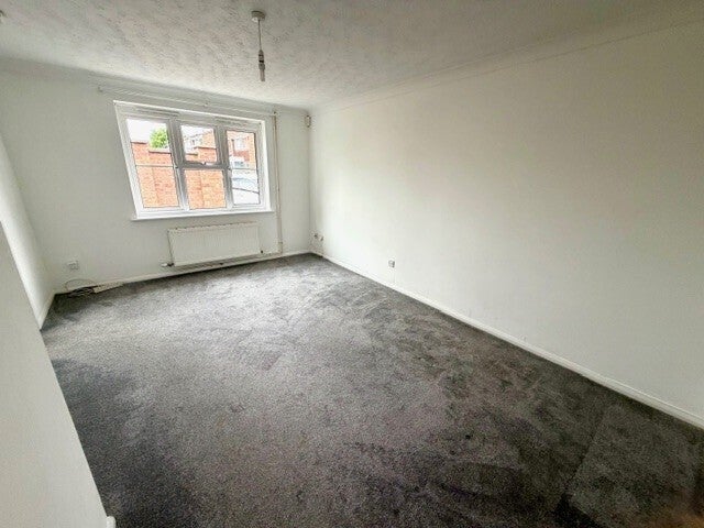 Flat Mulberry Gardens in Witham