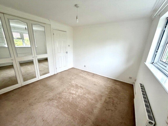 Flat Mulberry Gardens in Witham