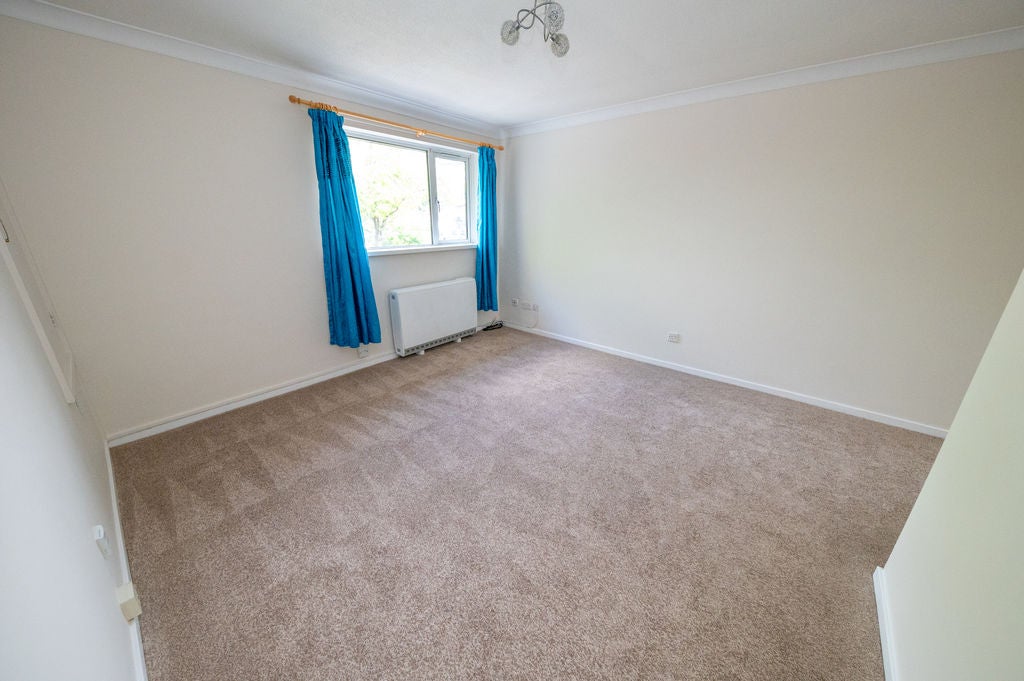 Flat Nerissa Close in Waterlooville