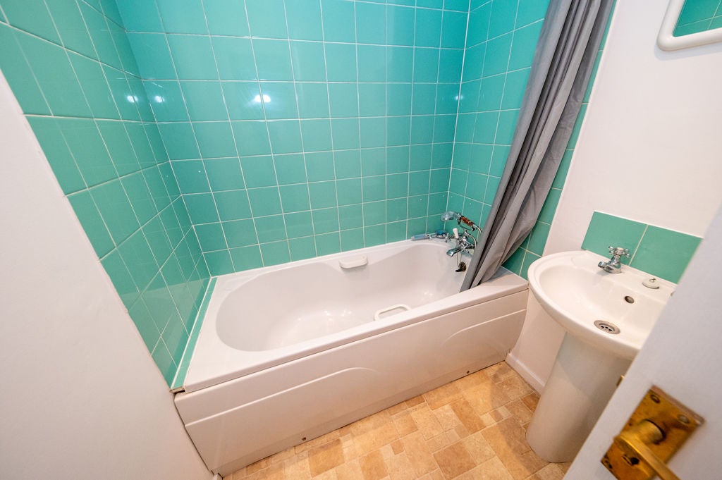 Flat Nerissa Close in Waterlooville