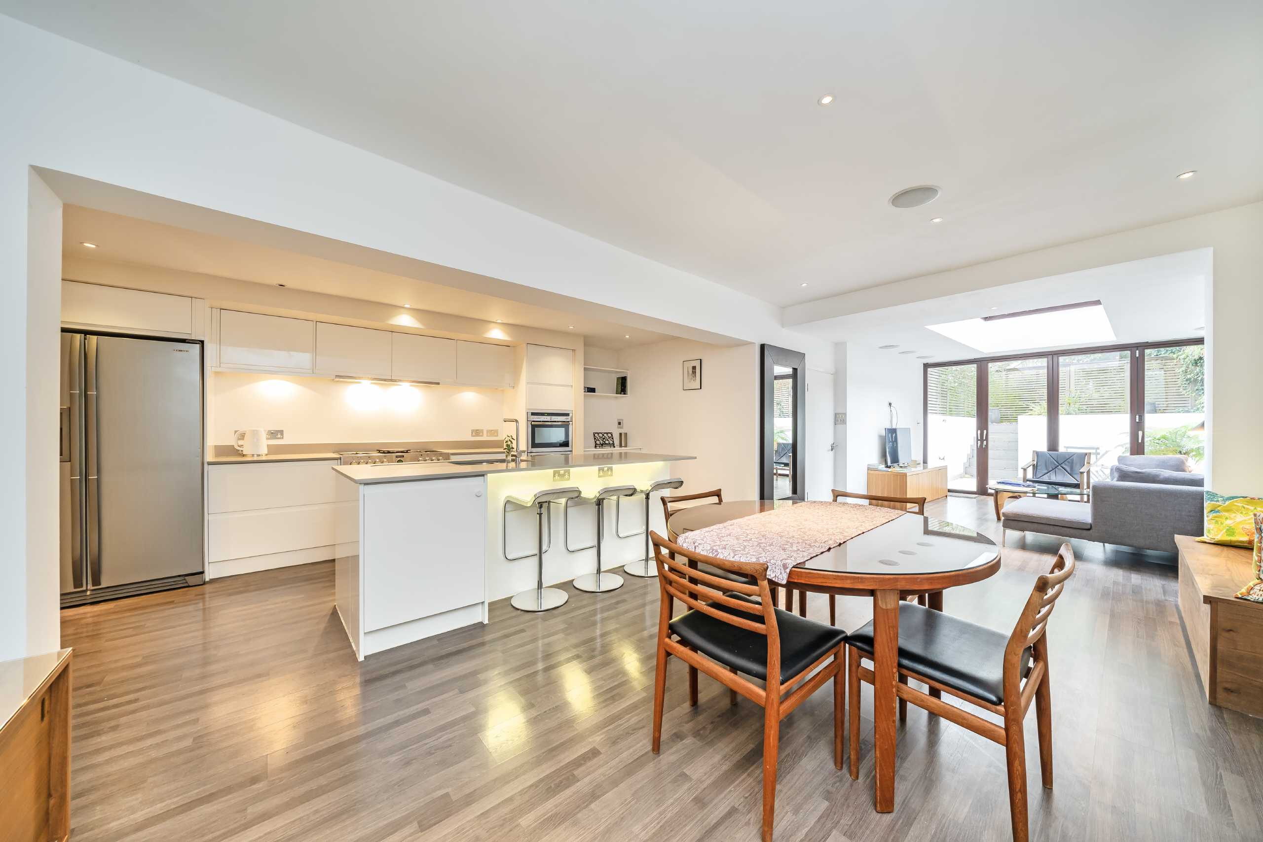 Flat Elgin Crescent in Greater London