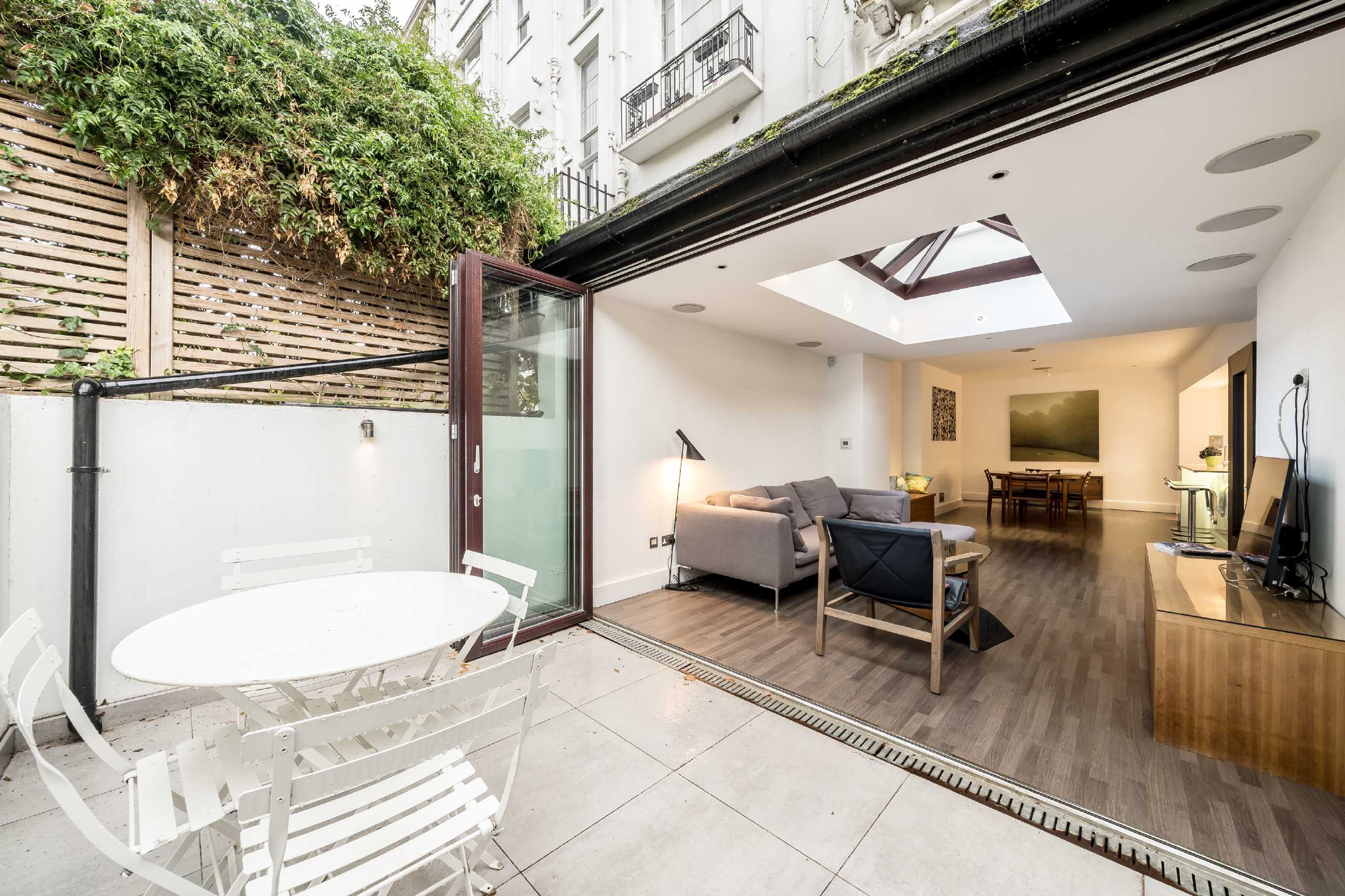 Flat Elgin Crescent in Greater London