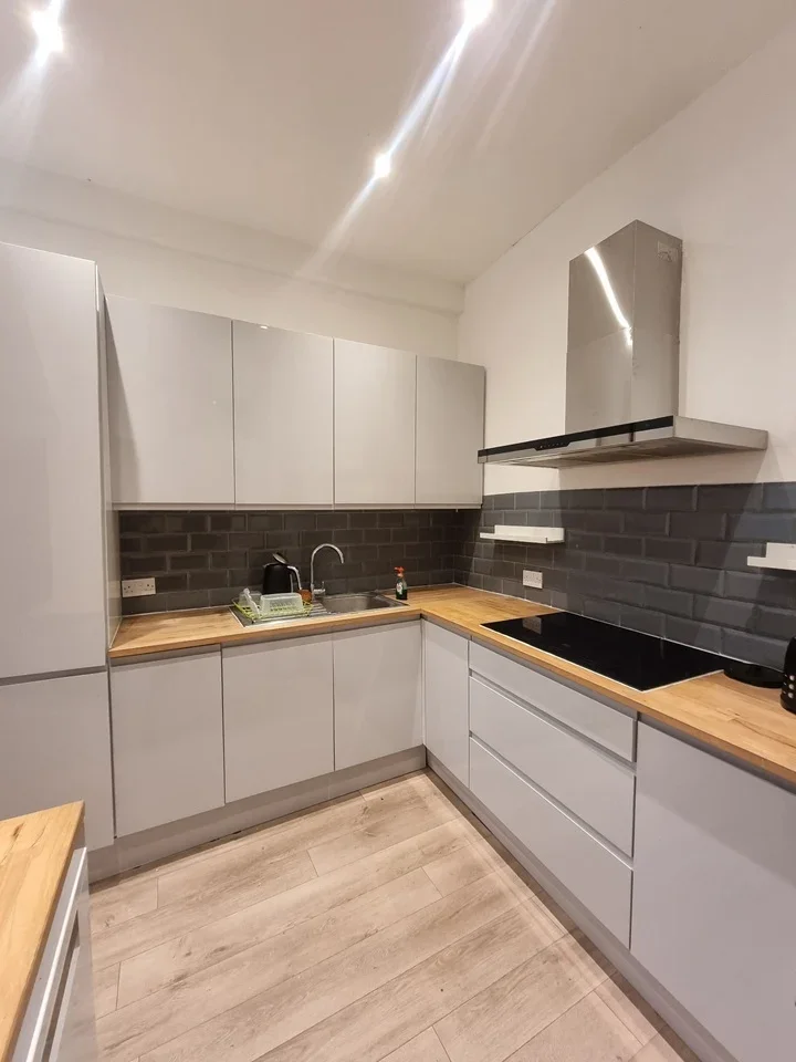 Room Bellenden Road in Greater London