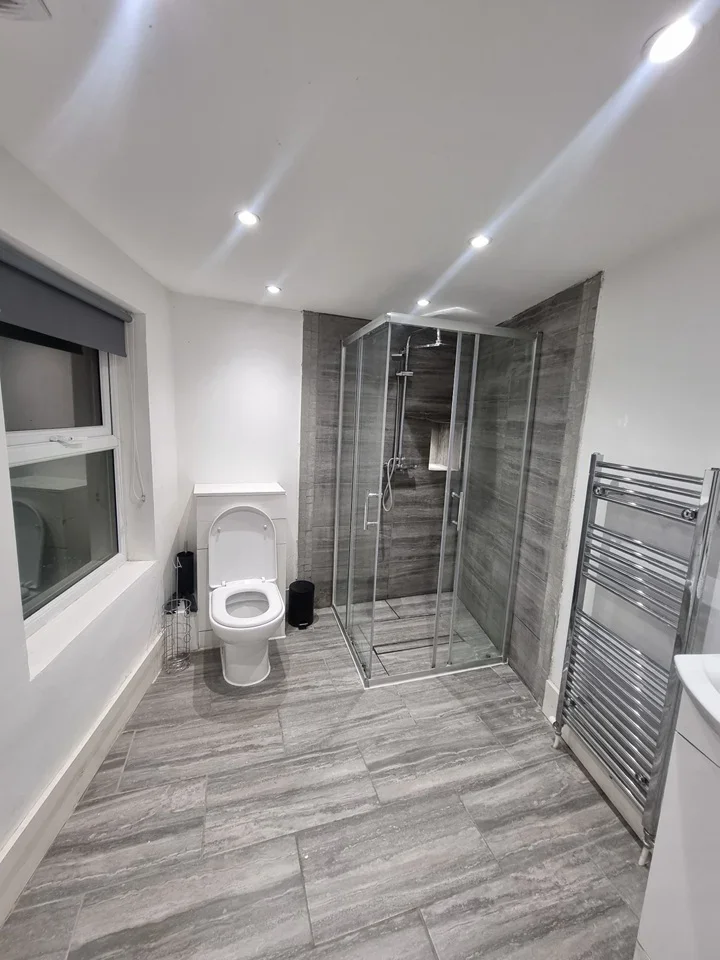 Room Bellenden Road in Greater London