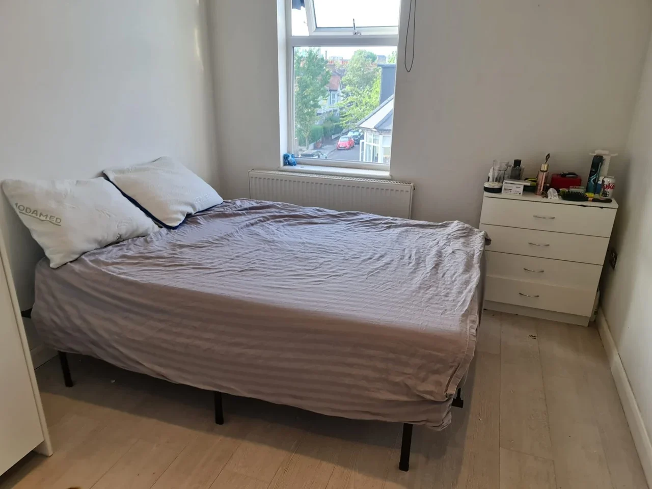 Room Upper Richmond Road West in Greater London