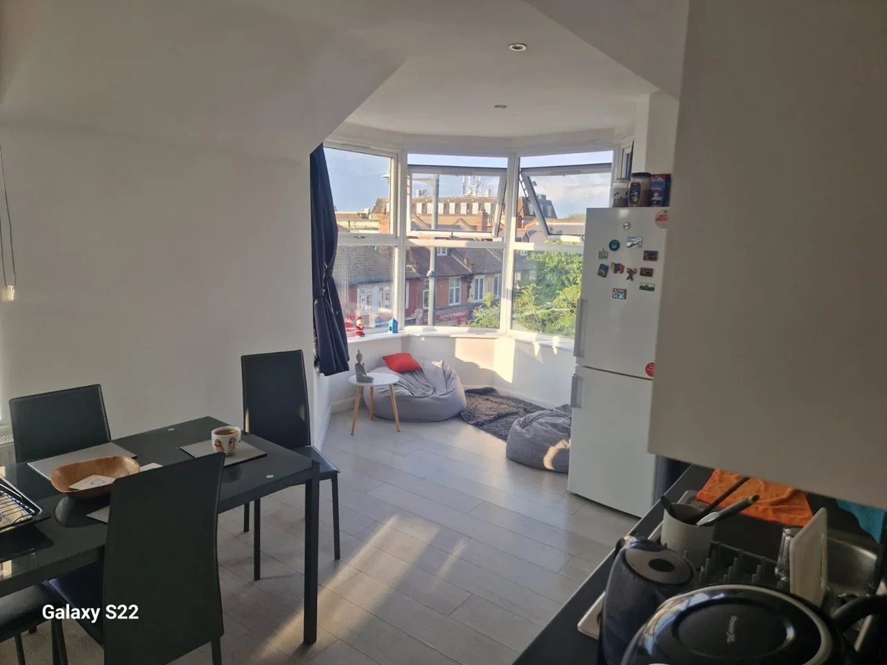 Room Upper Richmond Road West in Greater London