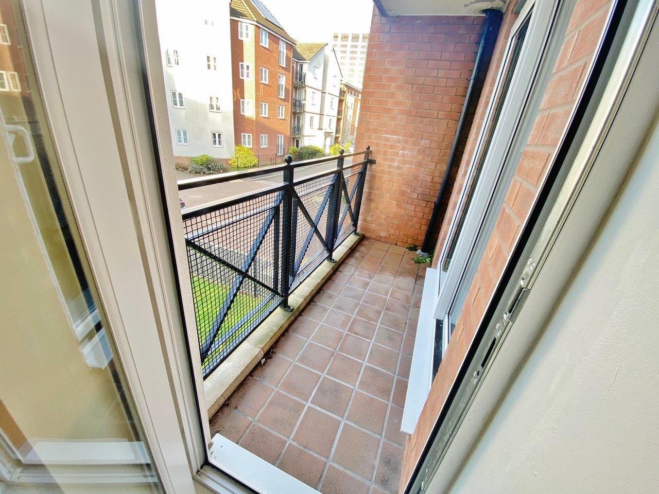 Flat Poppleton Close in Coventry
