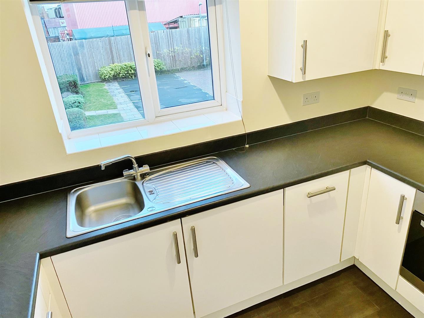 Flat Poppleton Close in Coventry