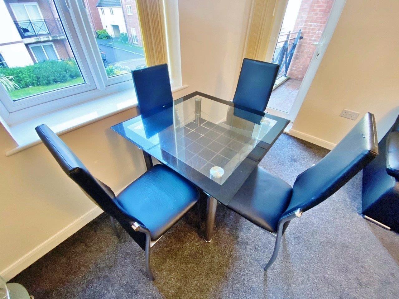 Flat Poppleton Close in Coventry