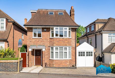 House Woodville Road in Greater London