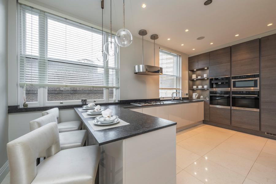 Flat Clarendon Place in City of Westminster