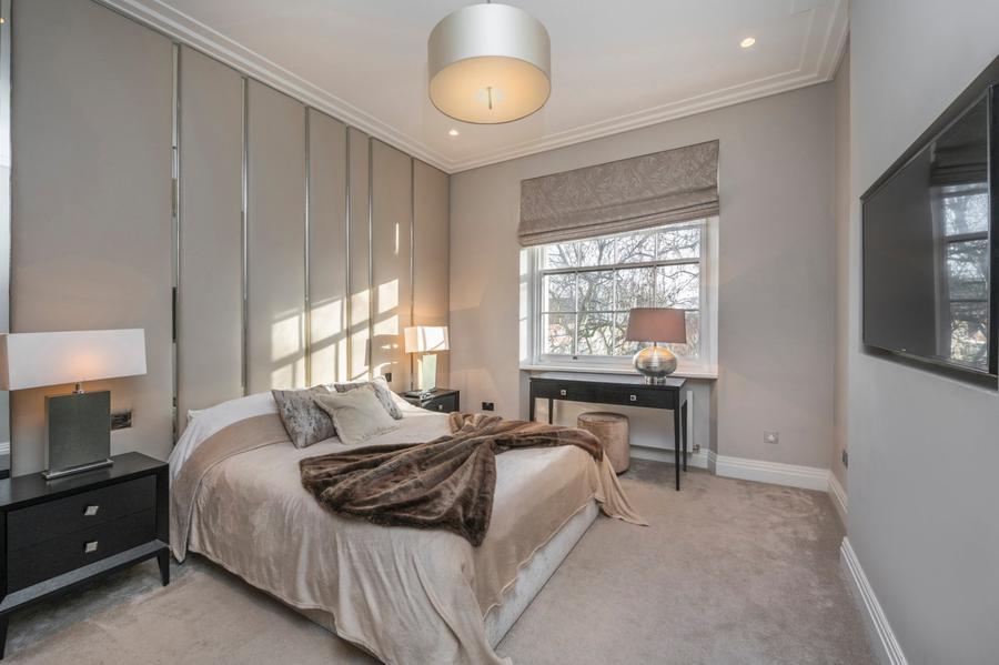 Flat Clarendon Place in City of Westminster