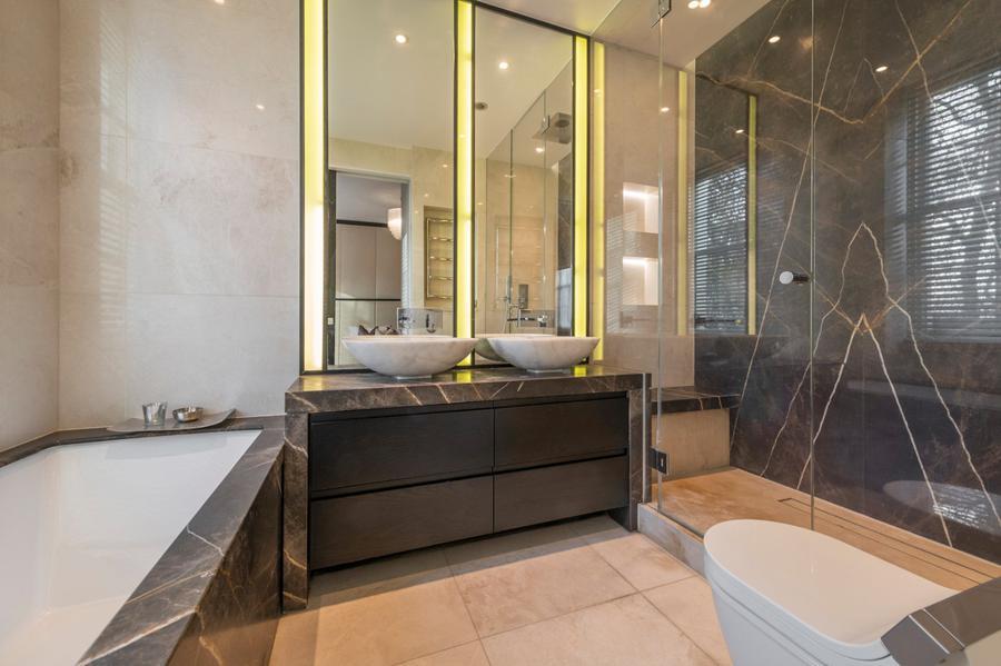 Flat Clarendon Place in City of Westminster