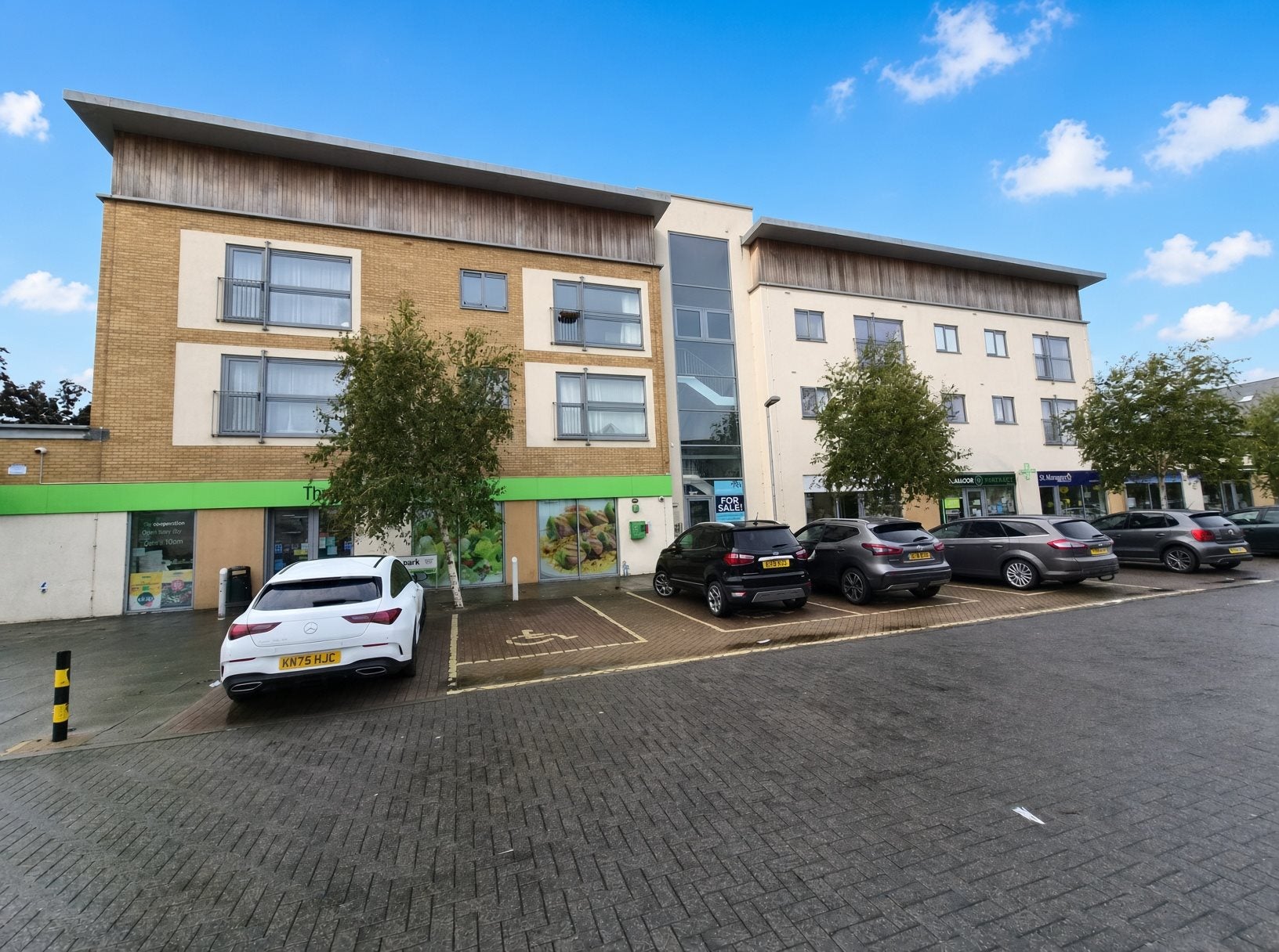 Flat Court Close in St. Georges