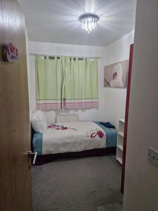 Room Tewson Road in Greater London
