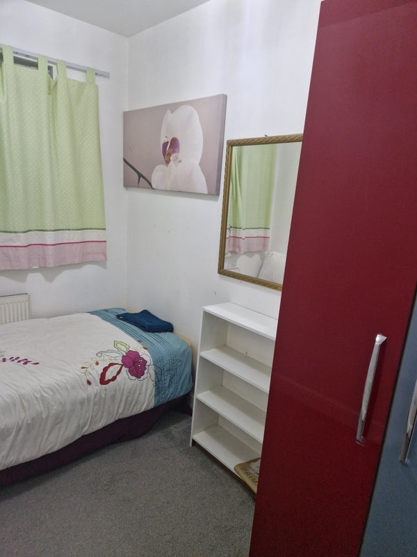 Room Tewson Road in Greater London