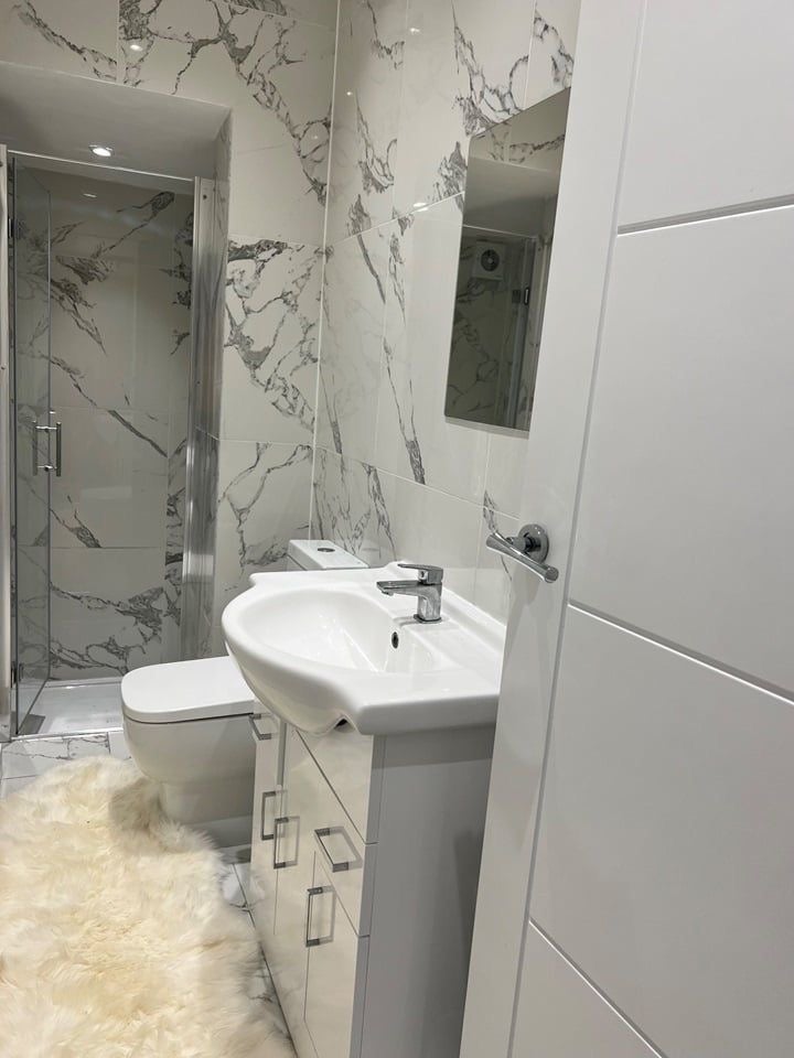 Flat Rectory Grove in Greater London