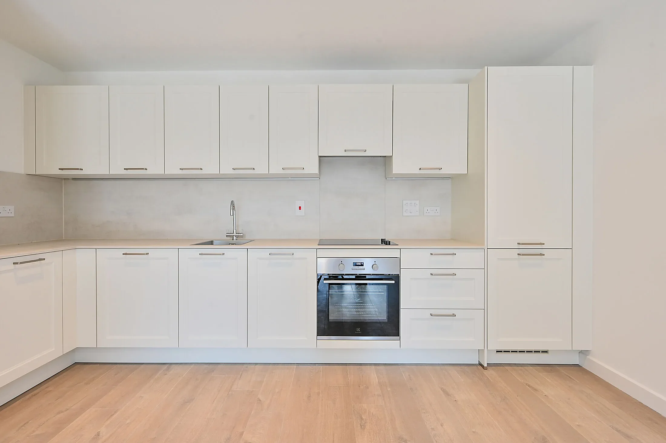 Flat Bushey Road in Greater London