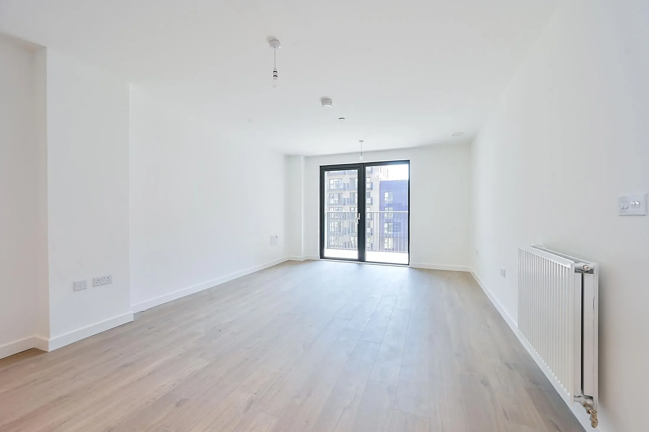 Flat Bushey Road in Greater London