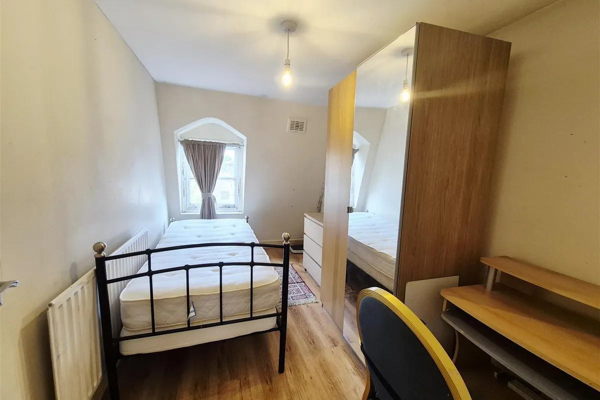 Flat Studland Street in Greater London