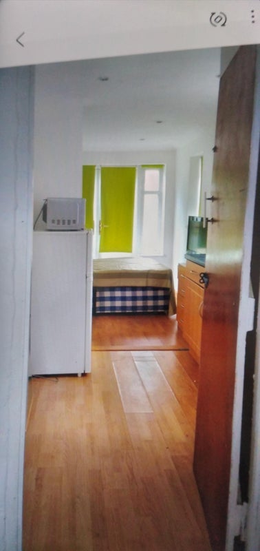 Room Fountains Road in Trafford