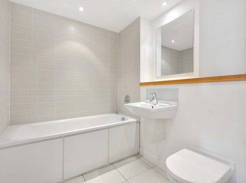 Room High Street in Greater London