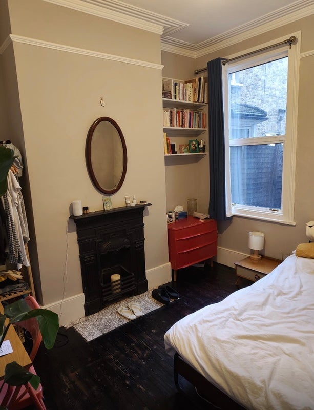 Room Boyne Road in Greater London