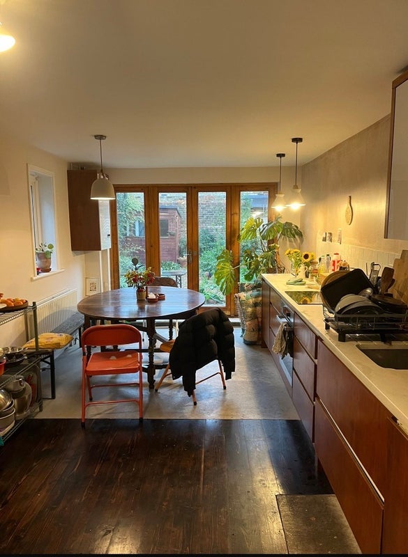 Room Boyne Road in Greater London