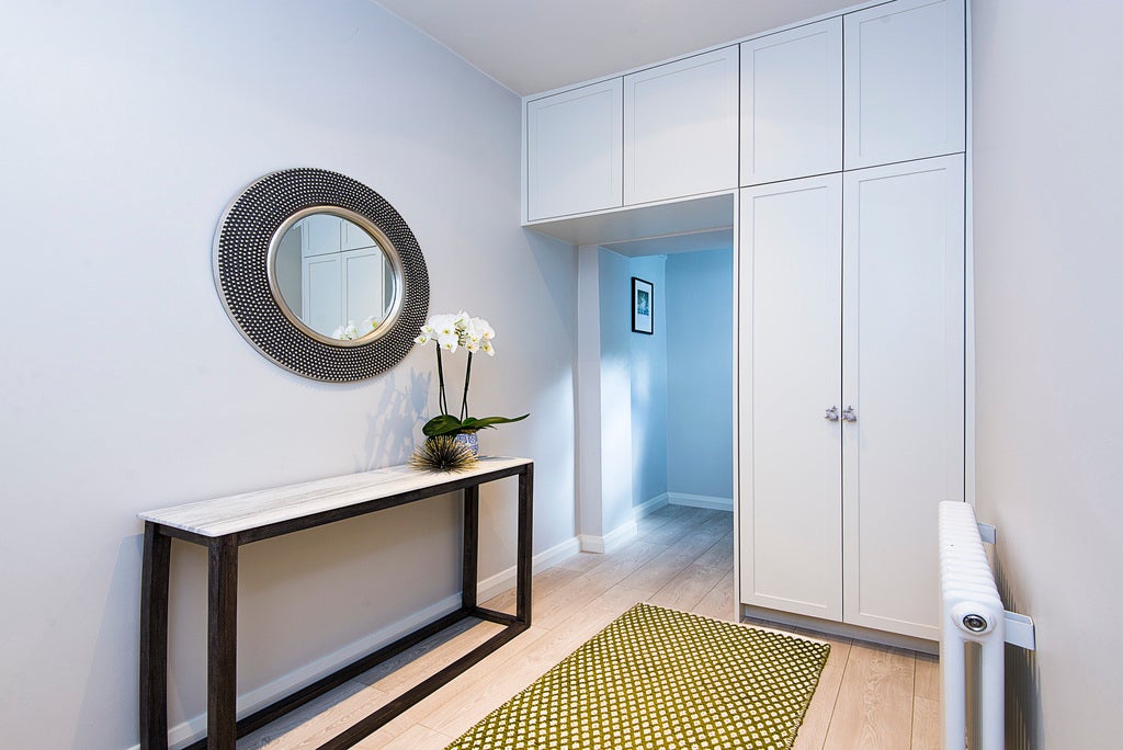 Flat Ramsden Road in Greater London