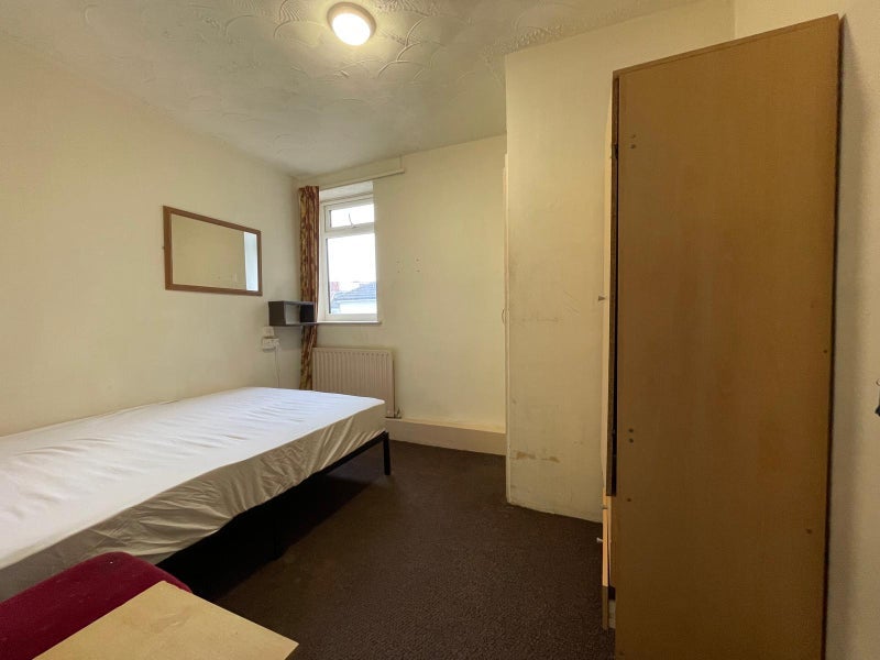 Room Ribble Road in Blackpool