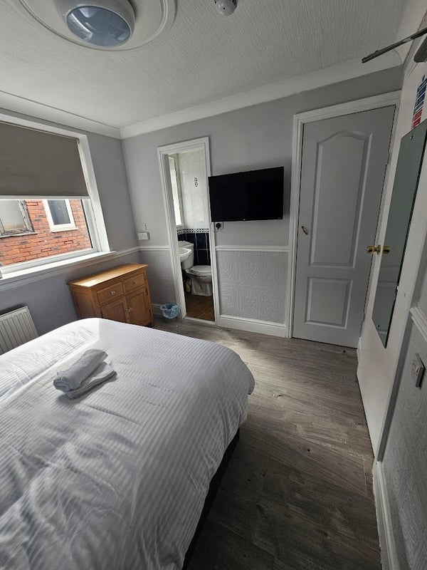 Room Ribble Road in Blackpool