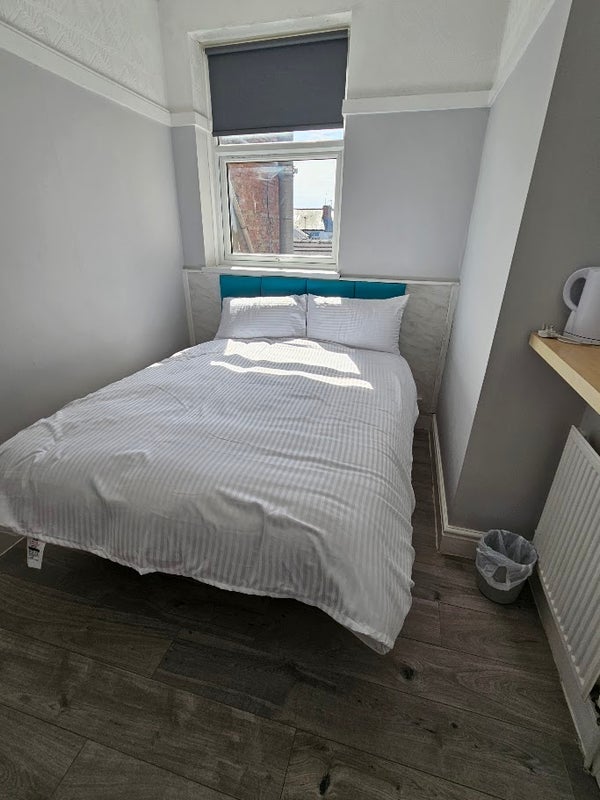 Room Ribble Road in Blackpool