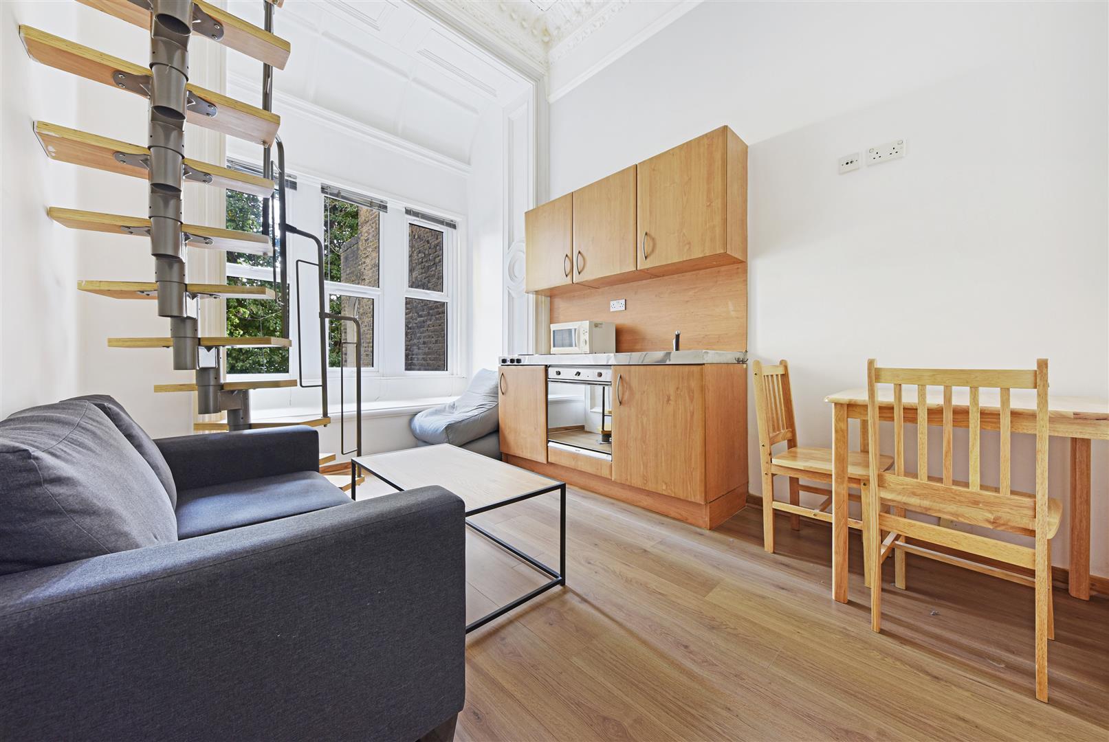 Flat Linden Gardens in Greater London