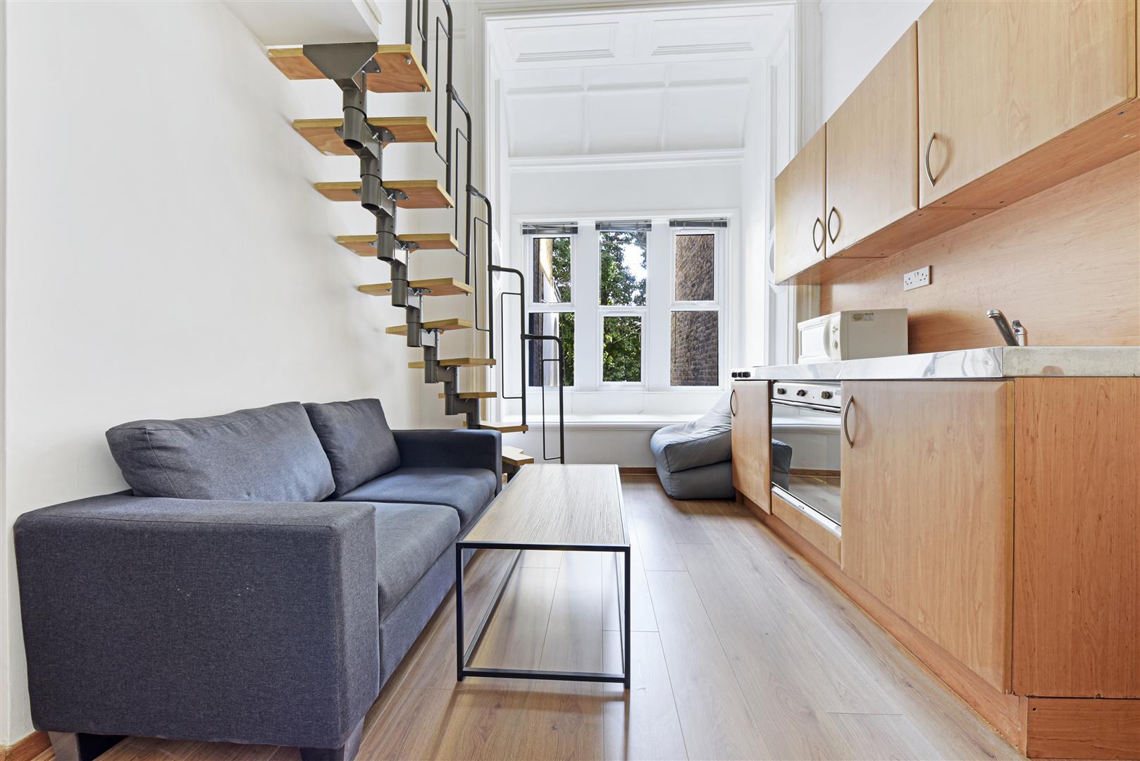 Flat Linden Gardens in Greater London