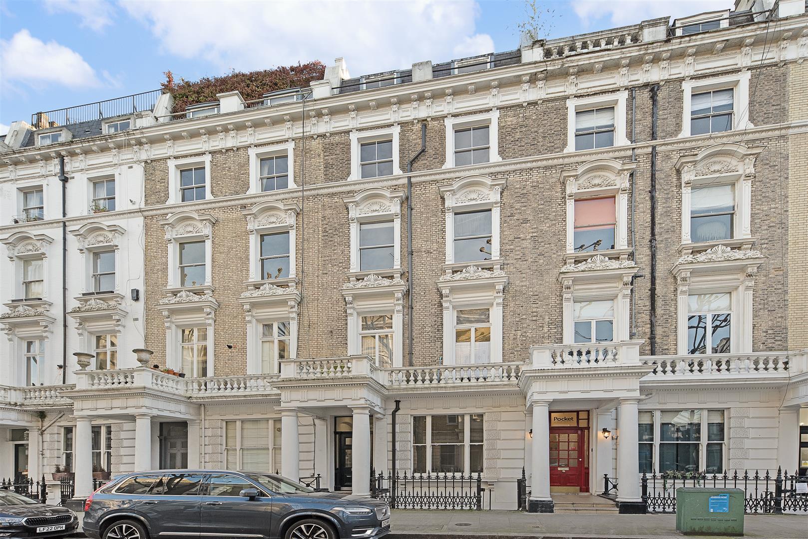 Flat Linden Gardens in Greater London