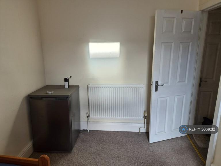 Room Mirfield Street in Liverpool