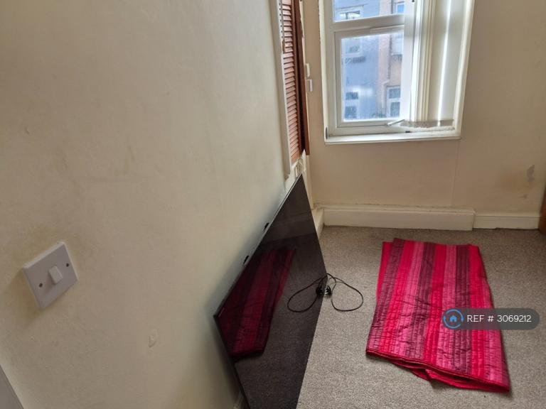 Room Mirfield Street in Liverpool