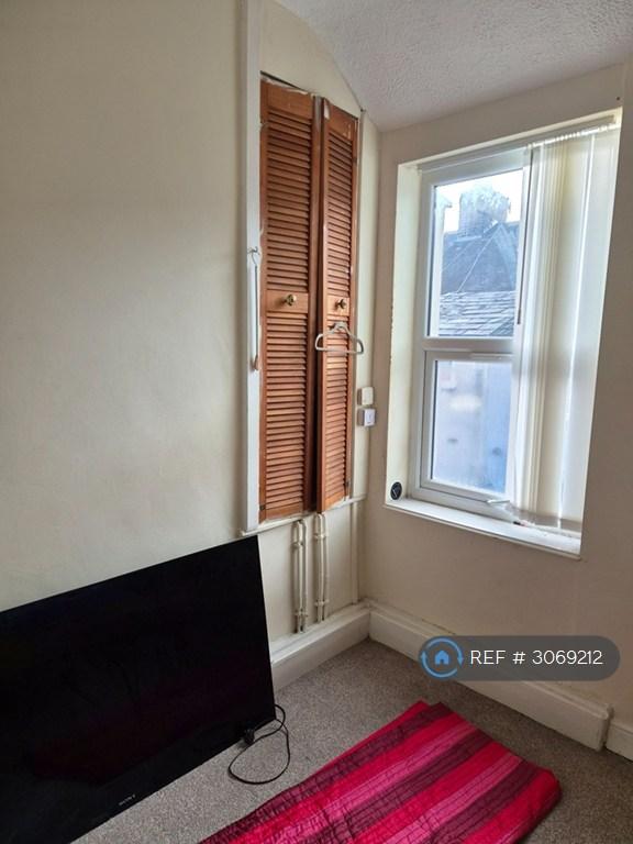 Room Mirfield Street in Liverpool