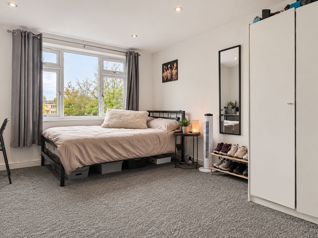 Flat Landseer Avenue in Bristol
