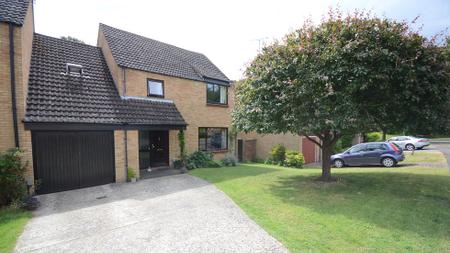 House Marshall Close in Purley on Thames
