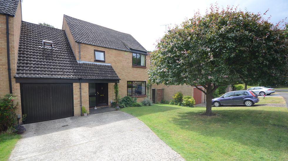 House Marshall Close in Purley on Thames