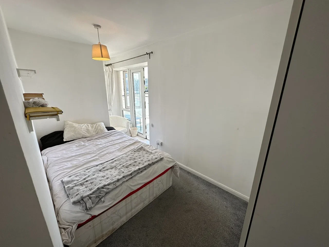 Room St. Davids Square in Greater London