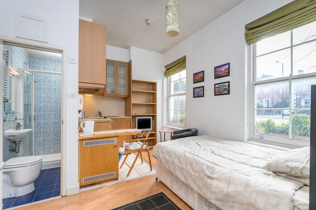 Flat Finchley Road in Greater London