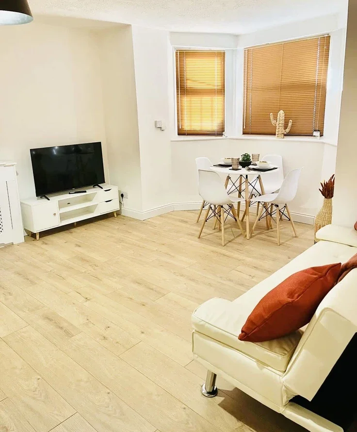 Flat Palmerston Road in Portsmouth