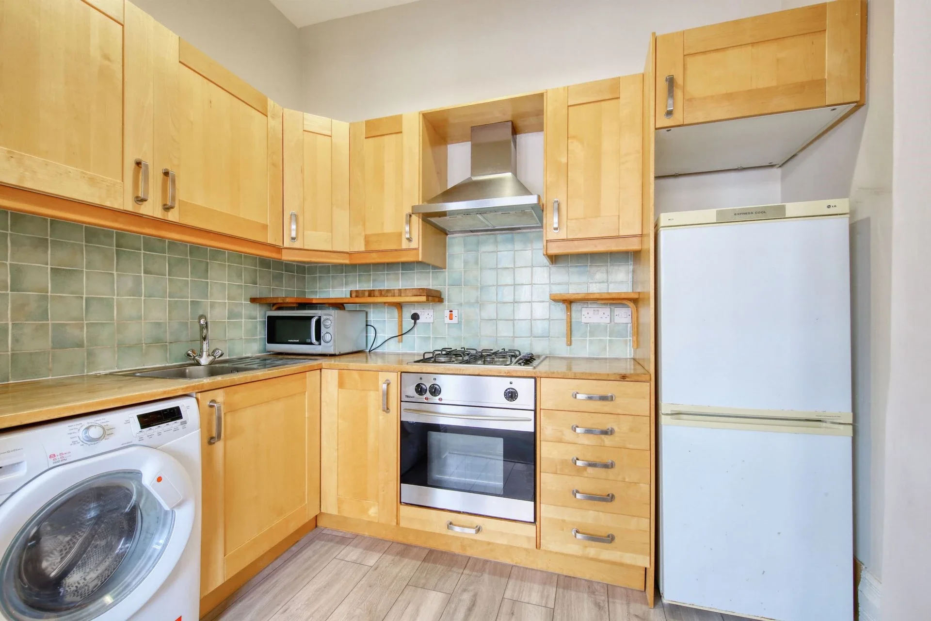 Flat Crieff Road in Greater London