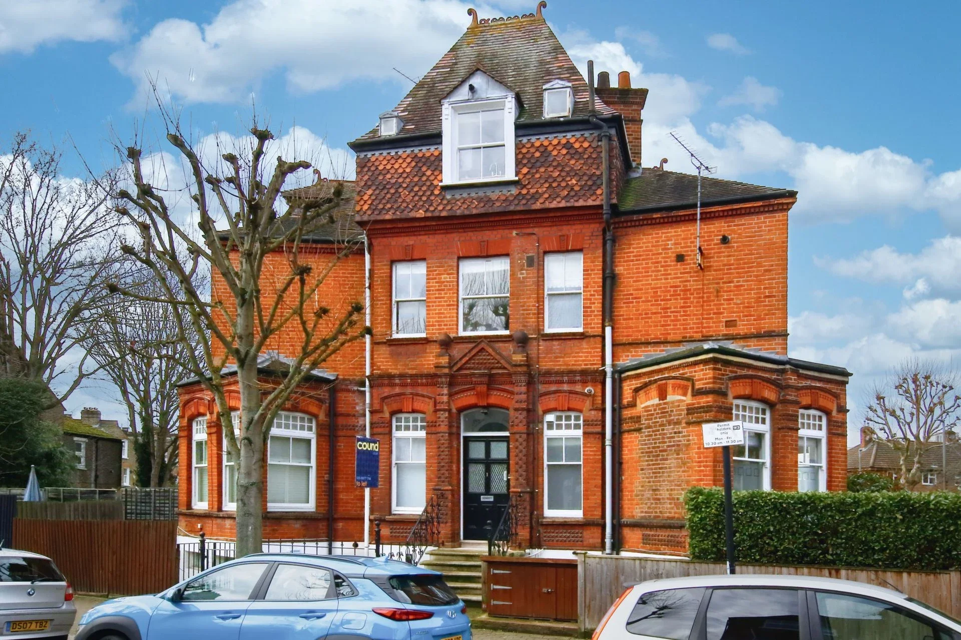 Flat Crieff Road in Greater London
