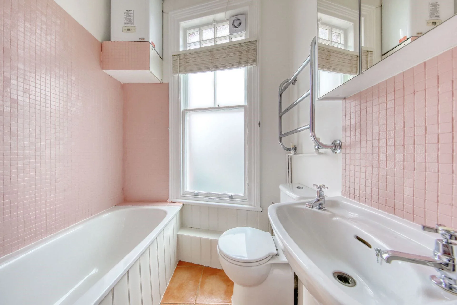 Flat Crieff Road in Greater London