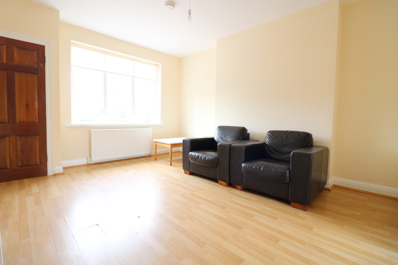 Flat Taylor's Green in Greater London