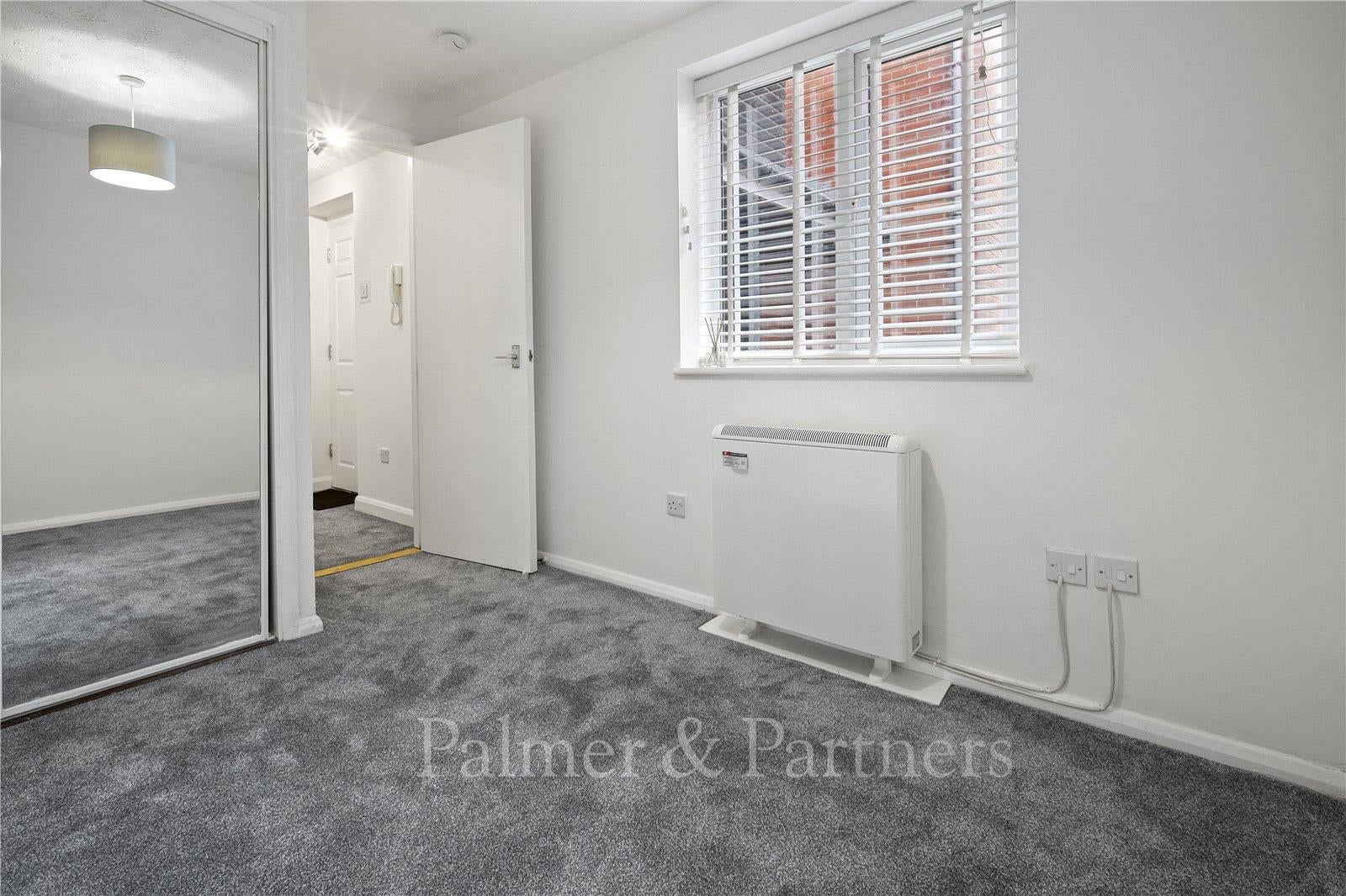 Flat Ranger Walk in Colchester